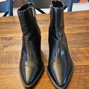 Vince Camuto Black Leather Pointed-Toe Ankle Side Zip  Boots . Worn Once